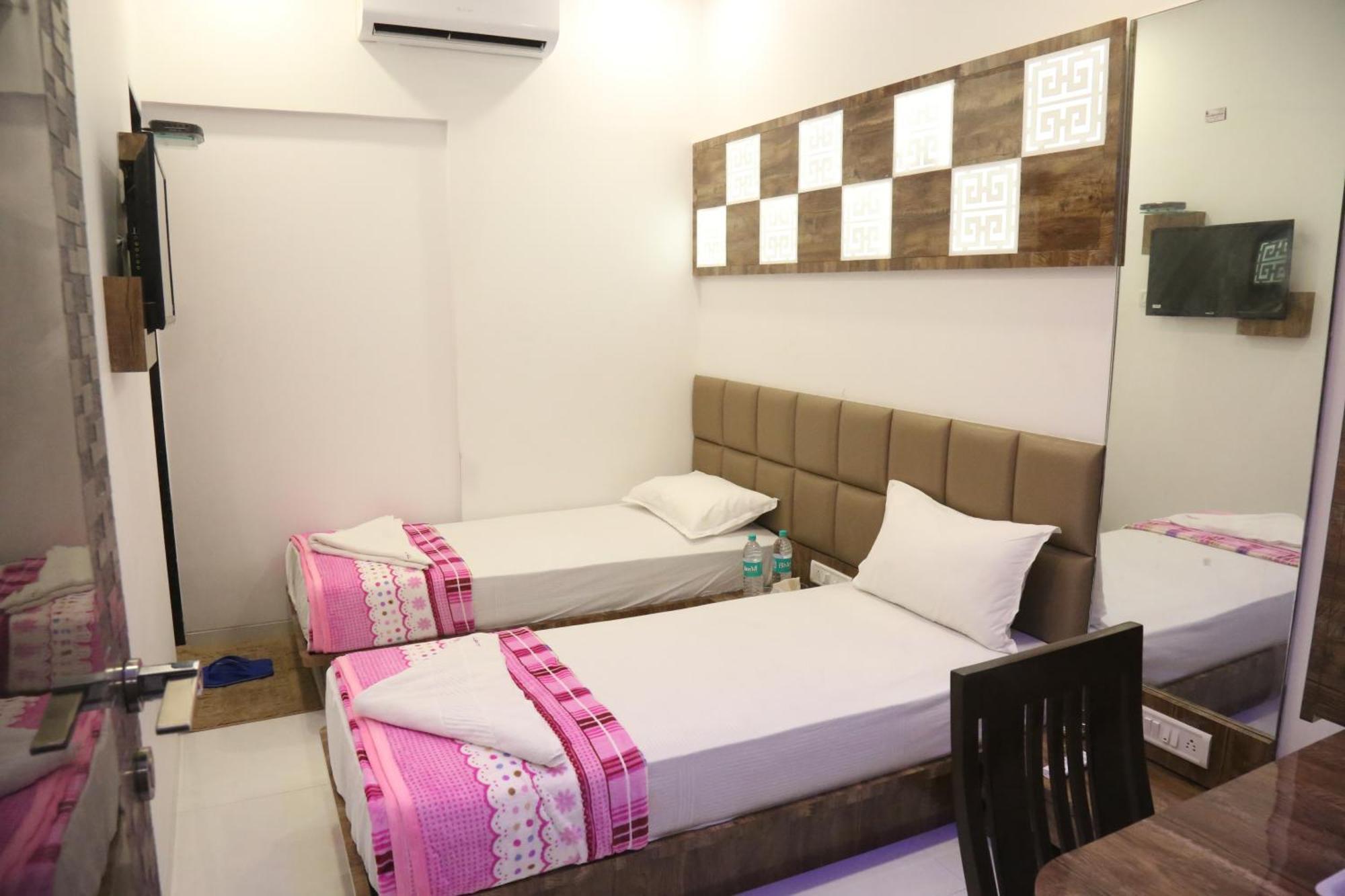 Hotel Magnum Airport T-2 Mumbai Exterior photo