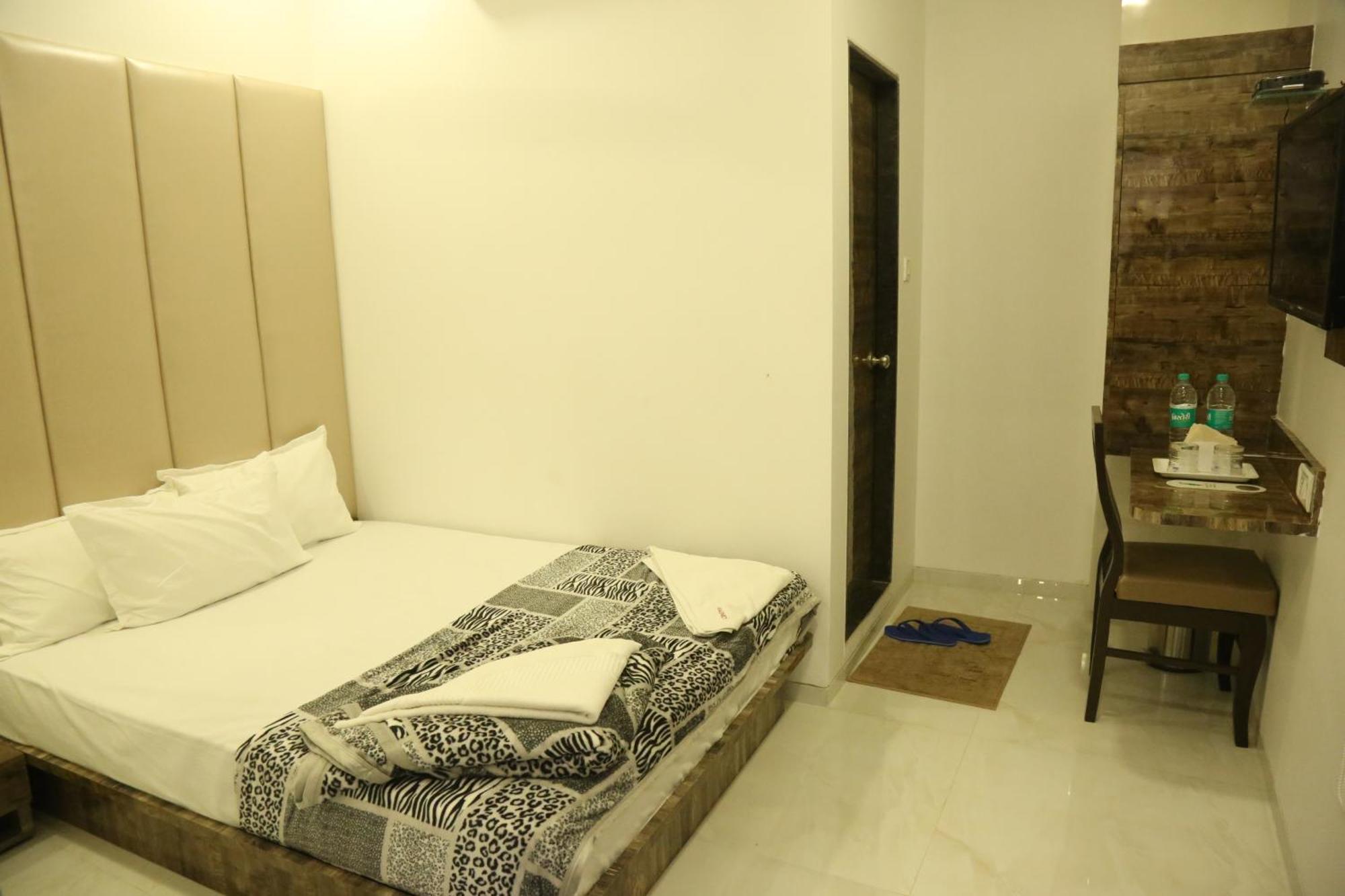 Hotel Magnum Airport T-2 Mumbai Exterior photo