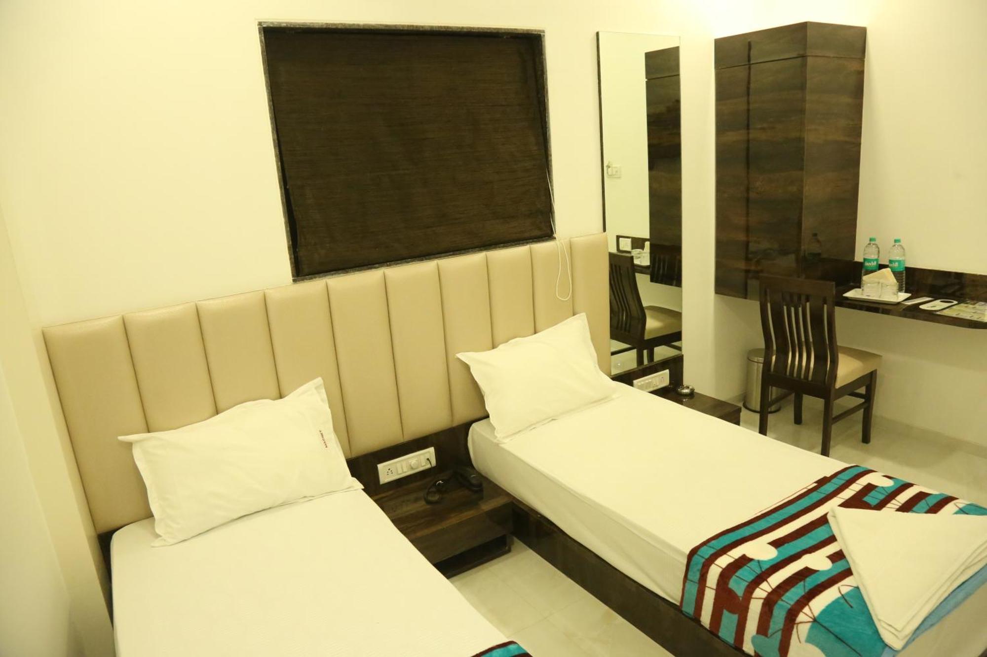 Hotel Magnum Airport T-2 Mumbai Exterior photo