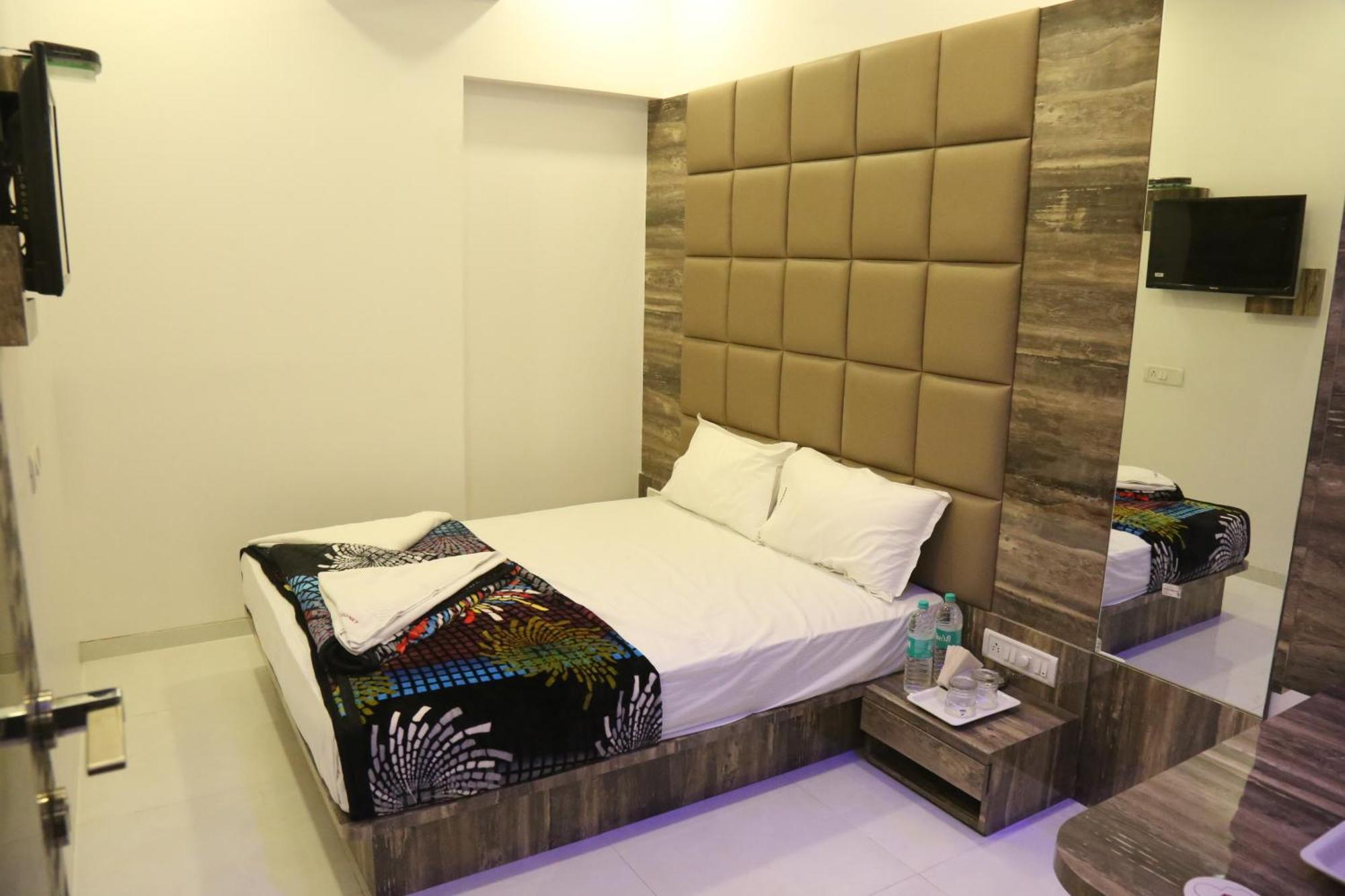 Hotel Magnum Airport T-2 Mumbai Exterior photo