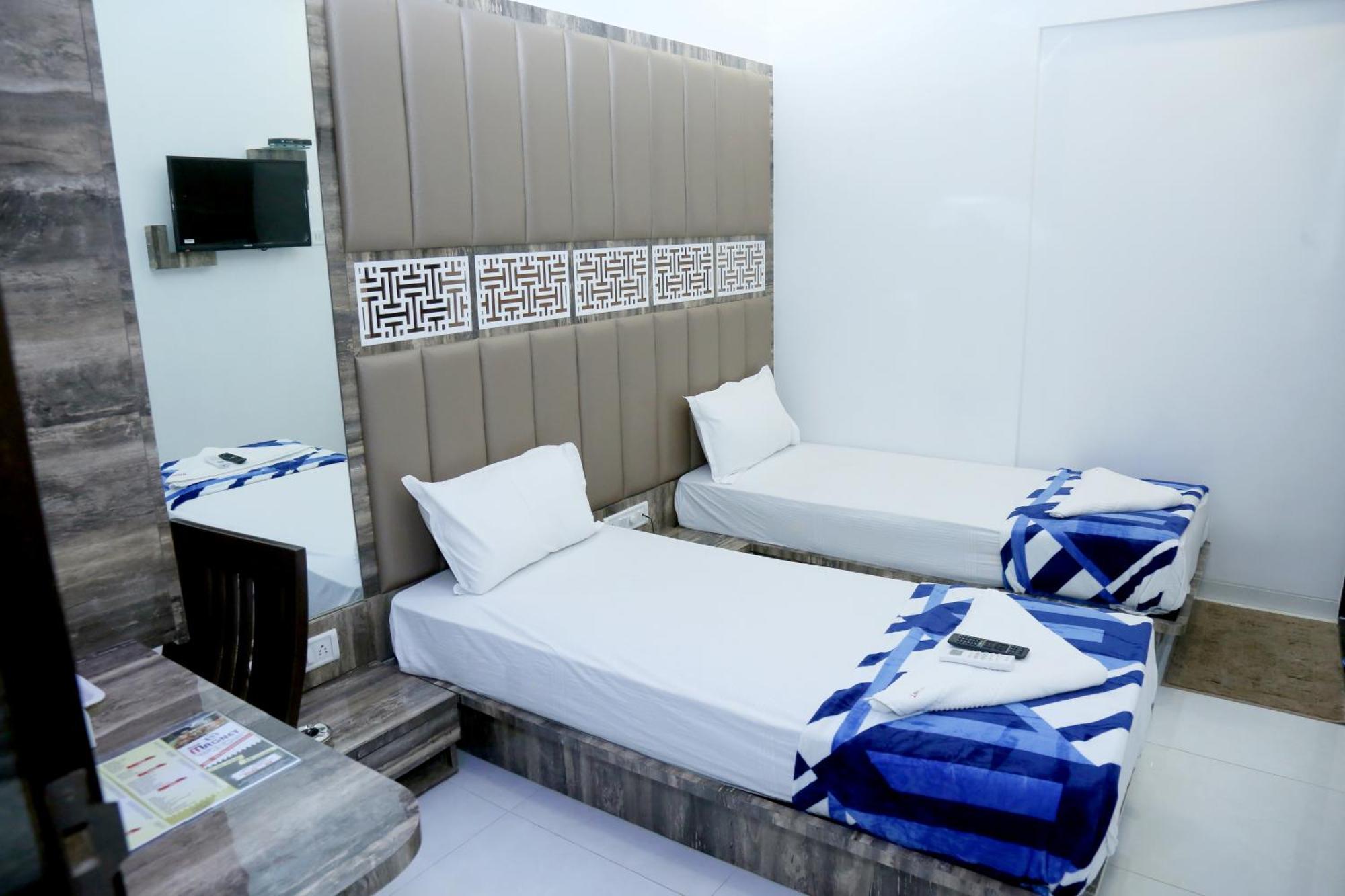 Hotel Magnum Airport T-2 Mumbai Exterior photo
