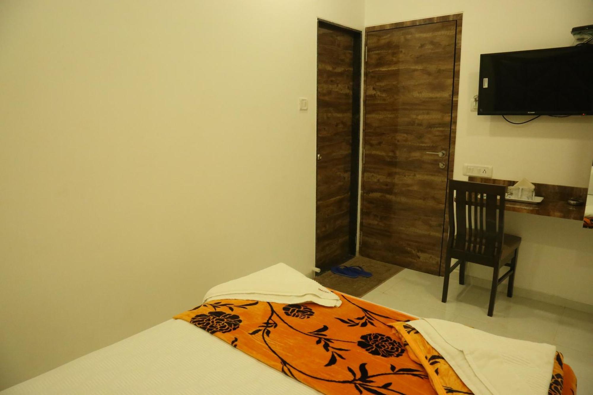 Hotel Magnum Airport T-2 Mumbai Exterior photo