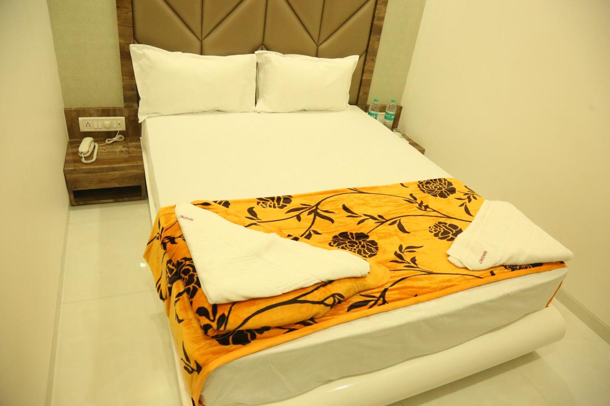 Hotel Magnum Airport T-2 Mumbai Exterior photo
