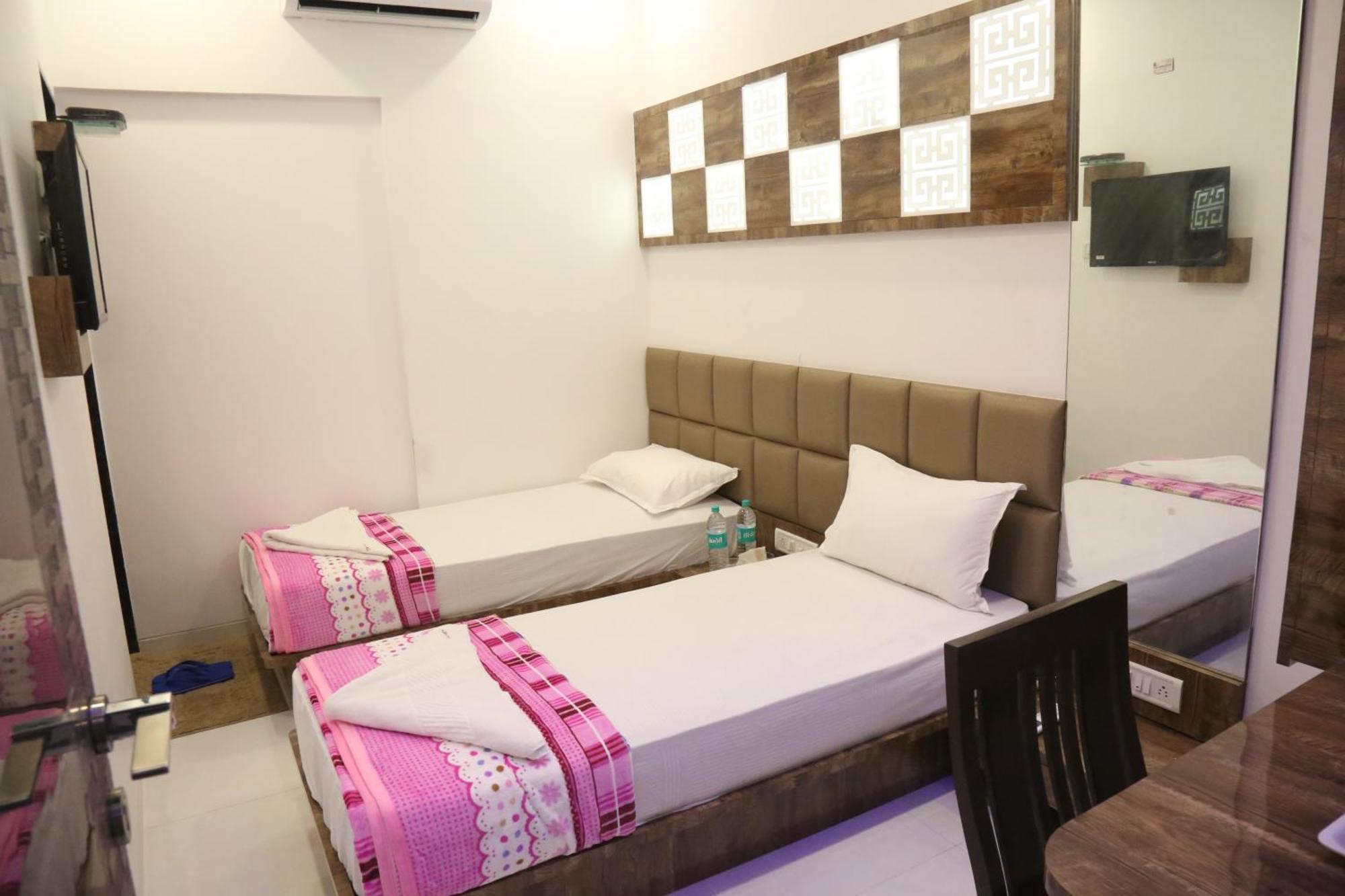 Hotel Magnum Airport T-2 Mumbai Exterior photo