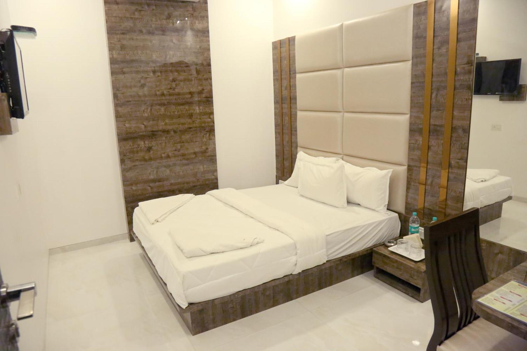 Hotel Magnum Airport T-2 Mumbai Exterior photo