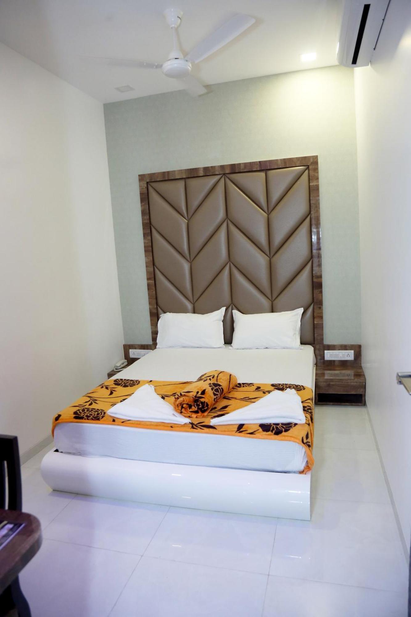 Hotel Magnum Airport T-2 Mumbai Exterior photo