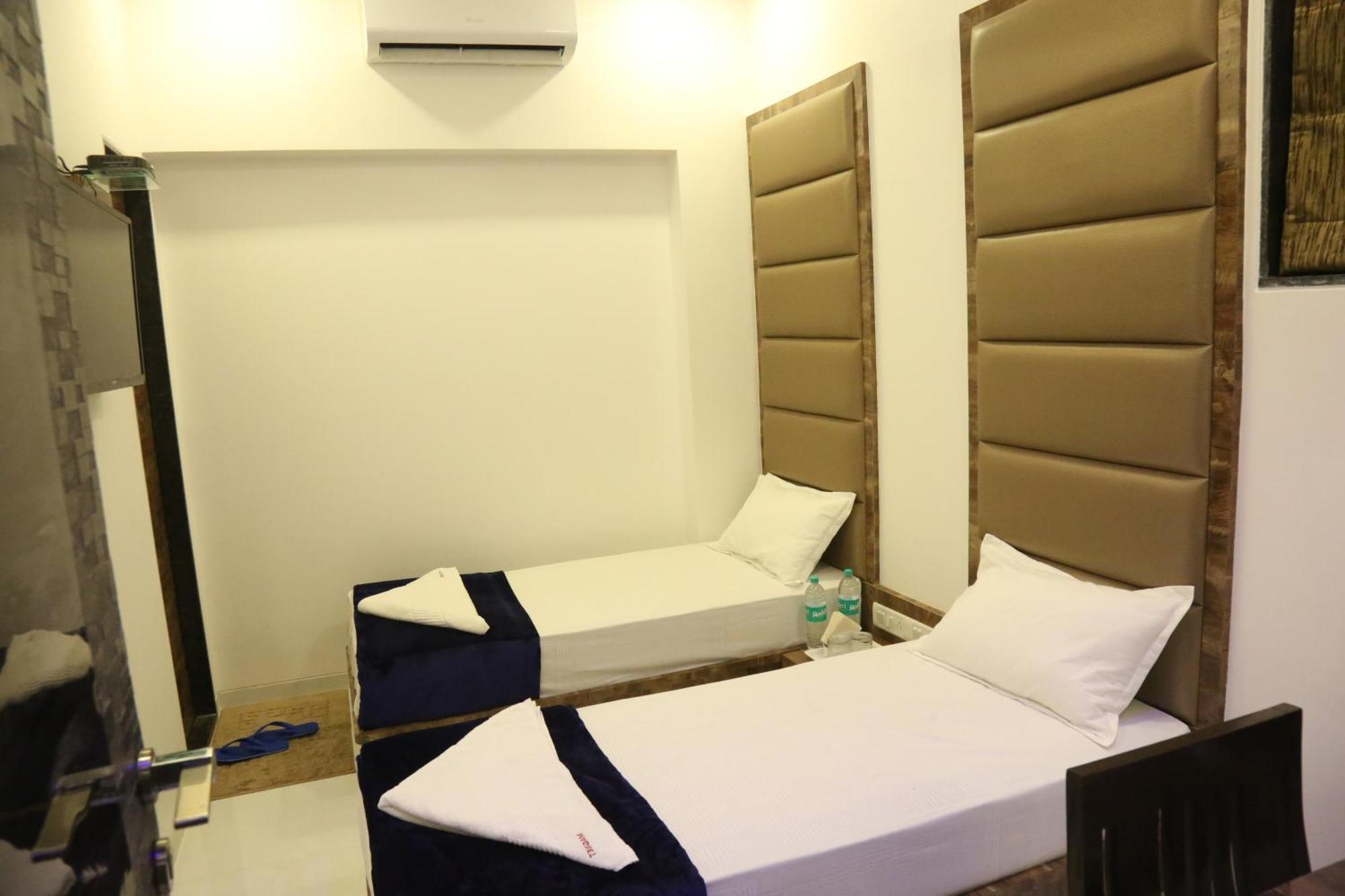 Hotel Magnum Airport T-2 Mumbai Exterior photo