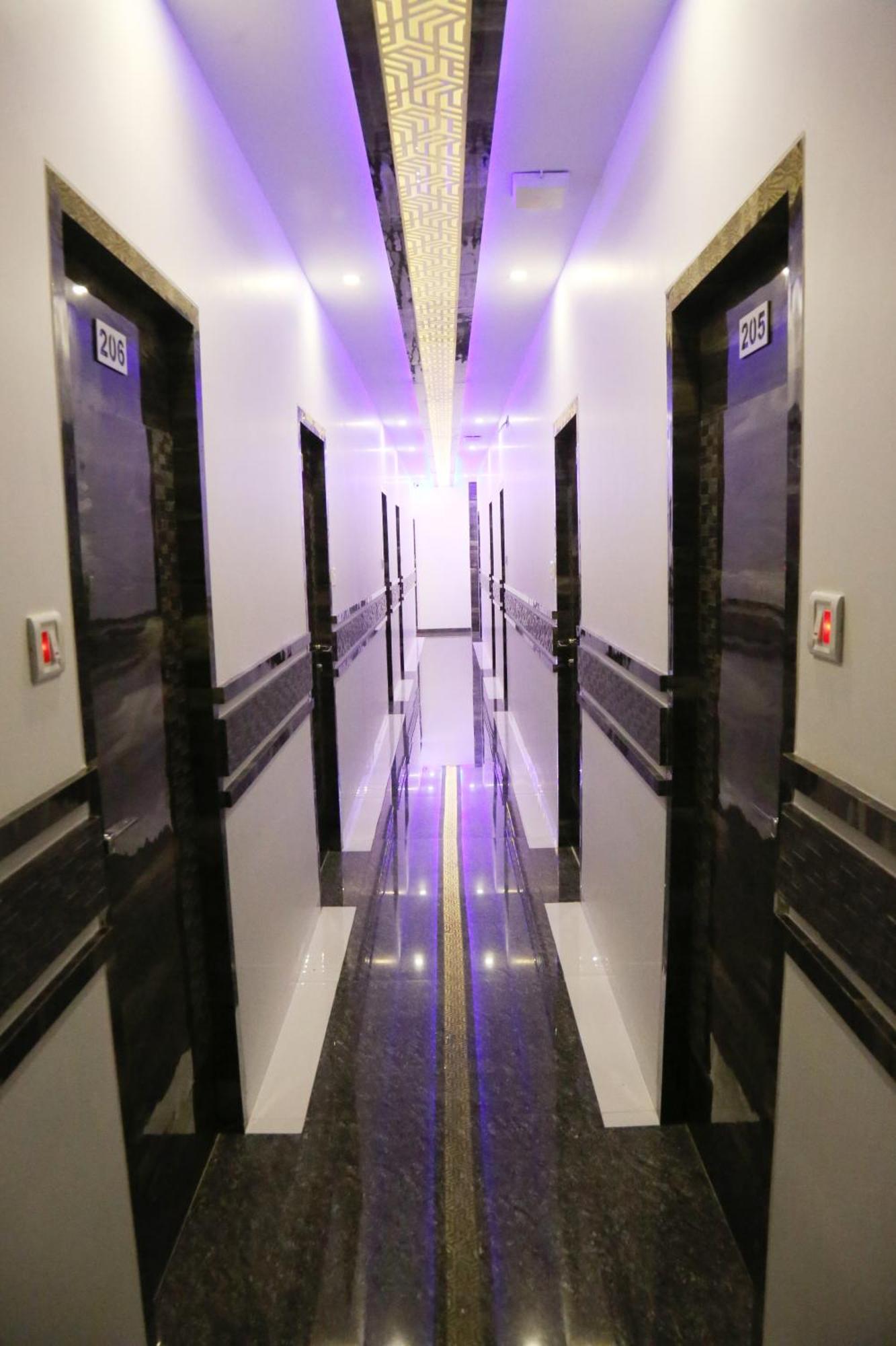 Hotel Magnum Airport T-2 Mumbai Exterior photo